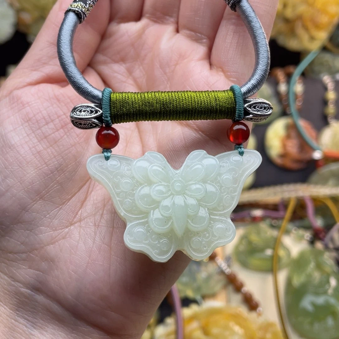 蛇纹石玉颈饰未镶嵌