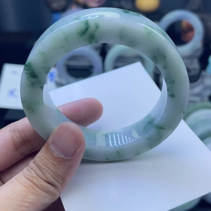 定制翡翠未镶嵌手镯