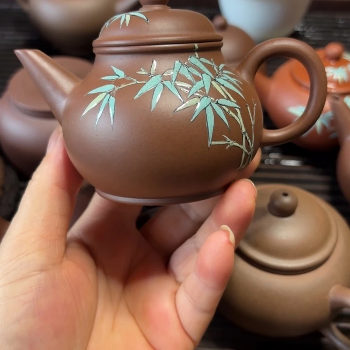 紫***哥茶壶紫砂紫砂和白银价格在不断的