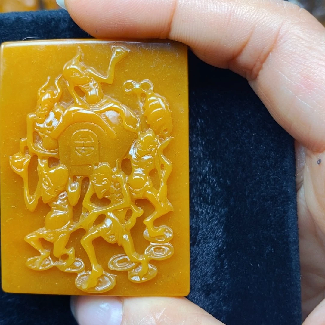 未镶嵌石英质玉（黄龙玉）颈饰