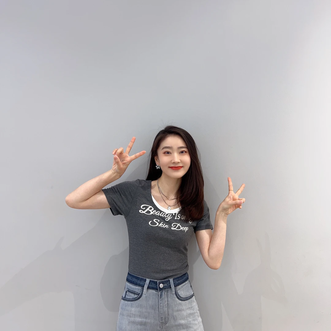 简约字母U领T恤夏装新款女装短款百搭显瘦灰色恤韩版修身上衣B229