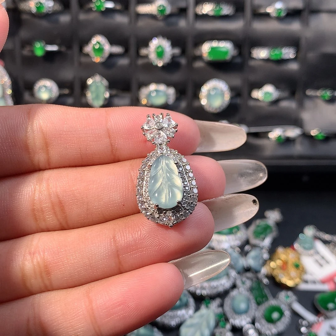 翡翠未镶嵌颈饰叶子