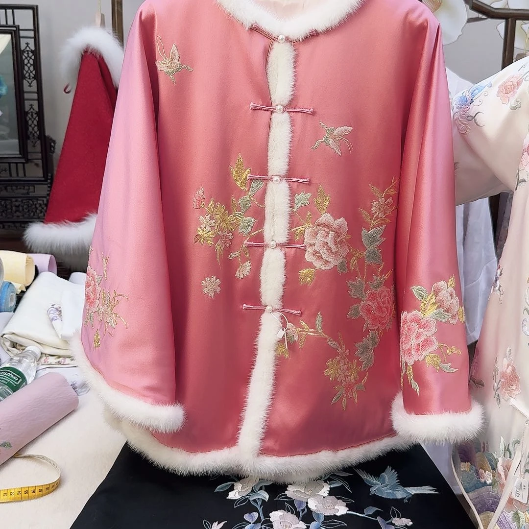 3.真丝苏绣棉服款外套