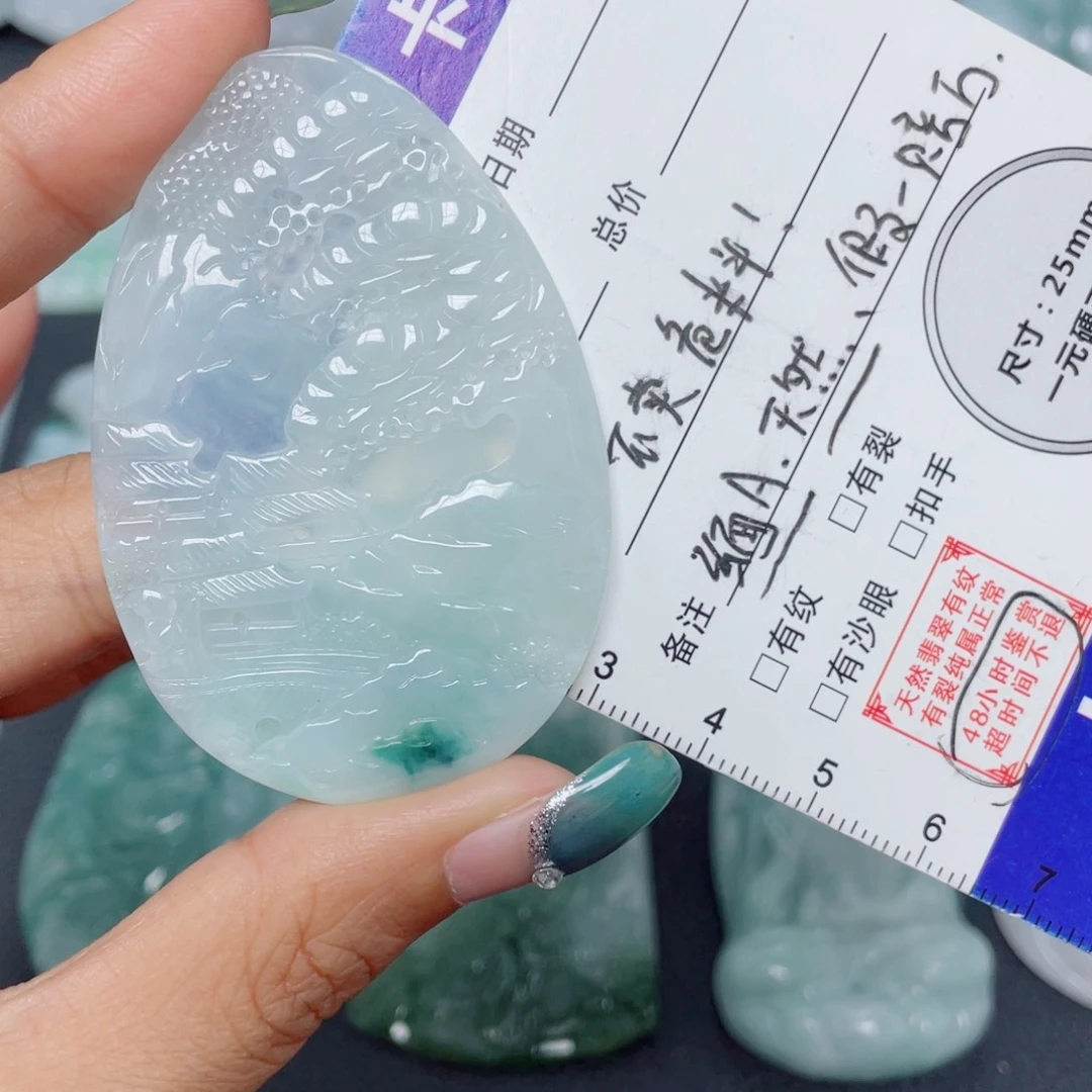 翡翠未镶嵌颈饰山水