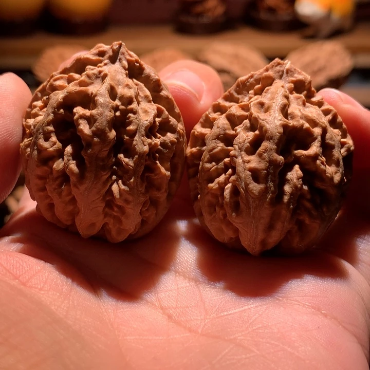 文玩核桃吊坠楸玥核110