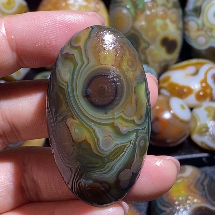 玛瑙/玉髓未镶嵌珠宝奇石1