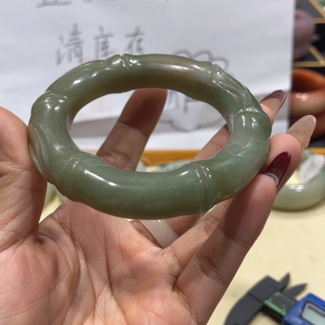未镶嵌手镯石英岩玉