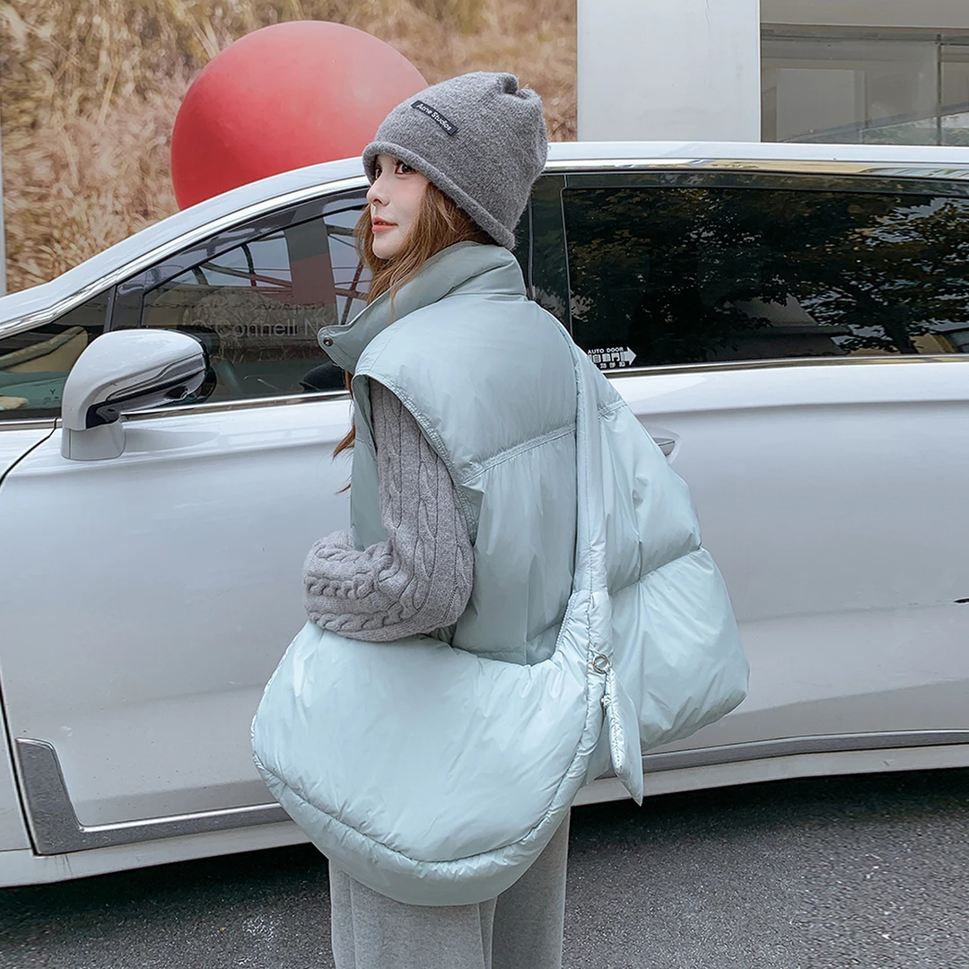 羽绒马甲女款2025新款外穿超火减龄巨好看的慵懒风韩系蓝色厚马夹