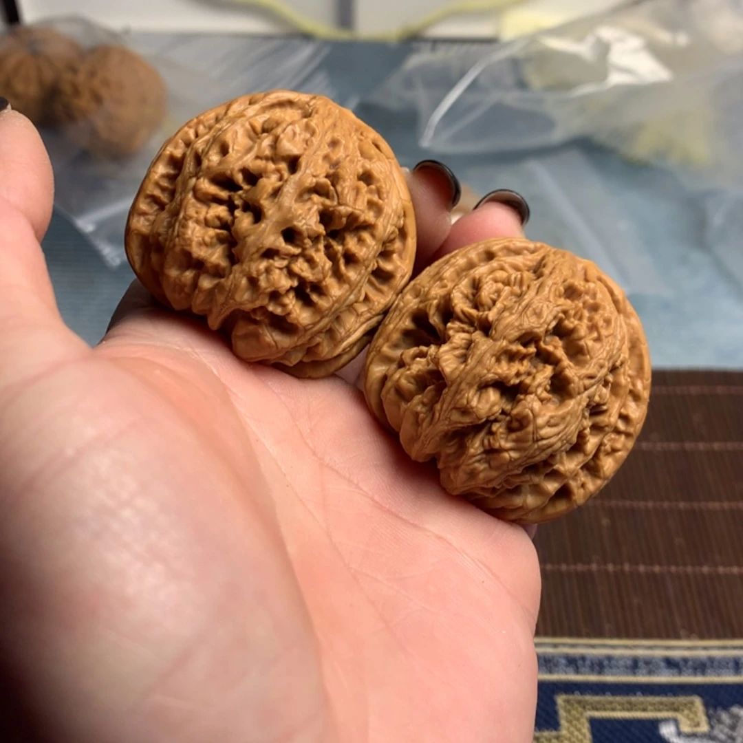 【闪购商品】文玩核桃吊坠木****森粗筋