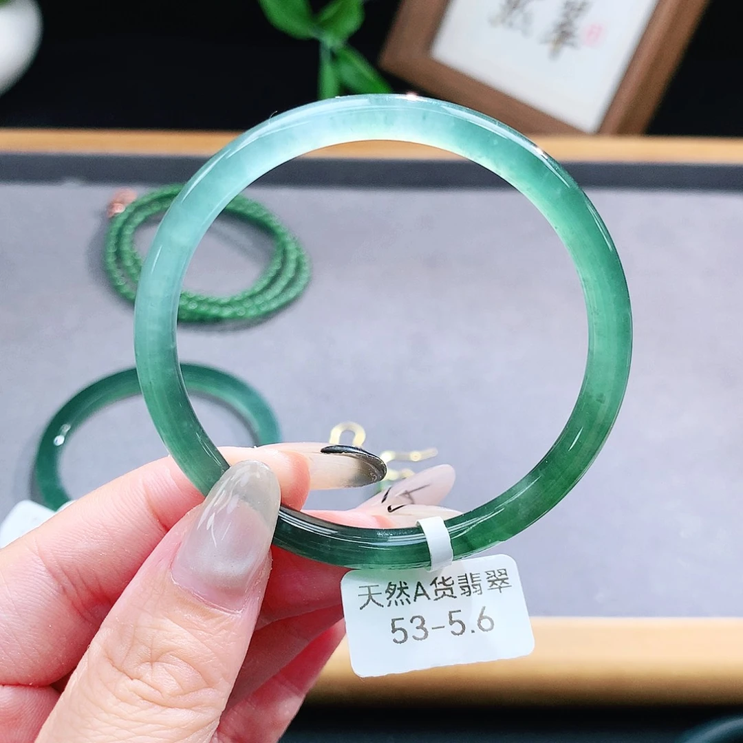 翡翠手镯（圆镯）未镶嵌