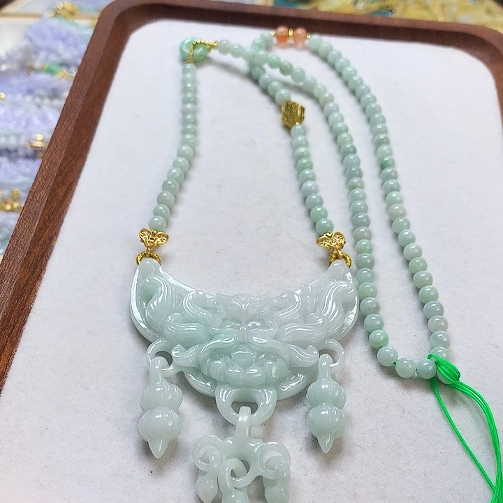 翡翠颈饰未镶嵌吊坠