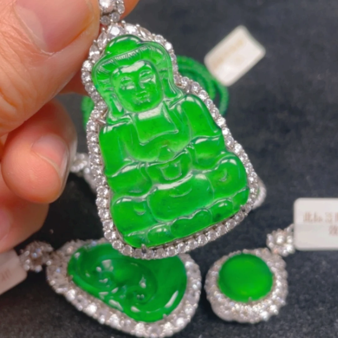 【闪购商品】颈饰银S925镶嵌翡翠吊坠