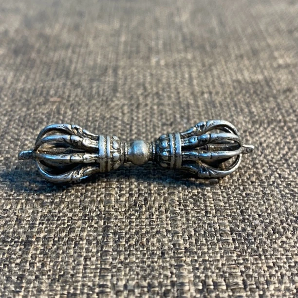藏传白铜金刚杵挂件