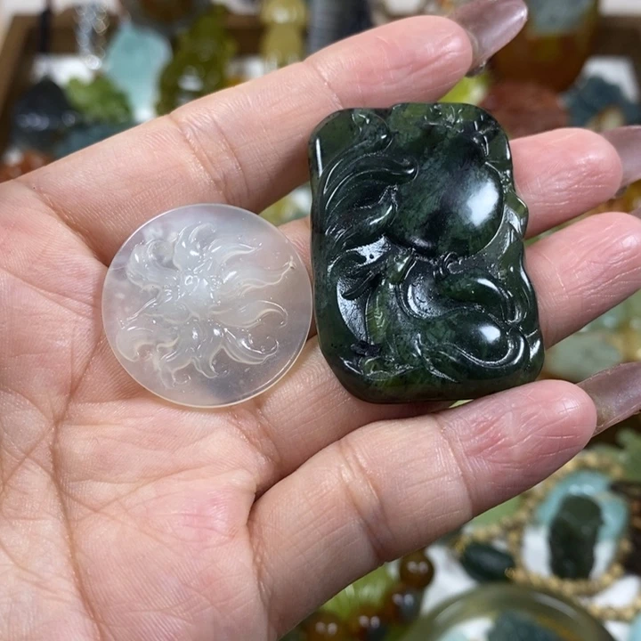 未镶嵌蛇纹石玉吊坠