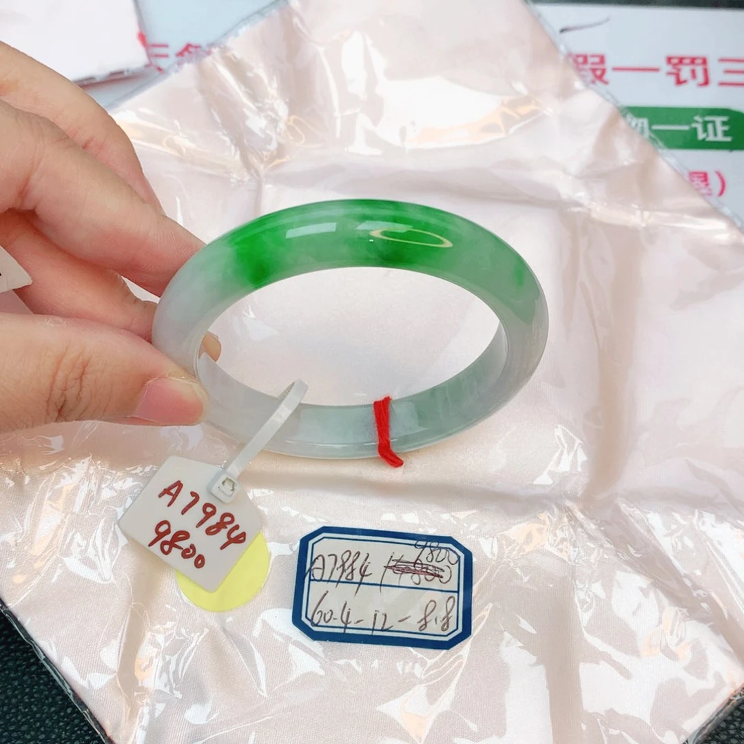 翡翠手镯未镶嵌缅甸翡翠