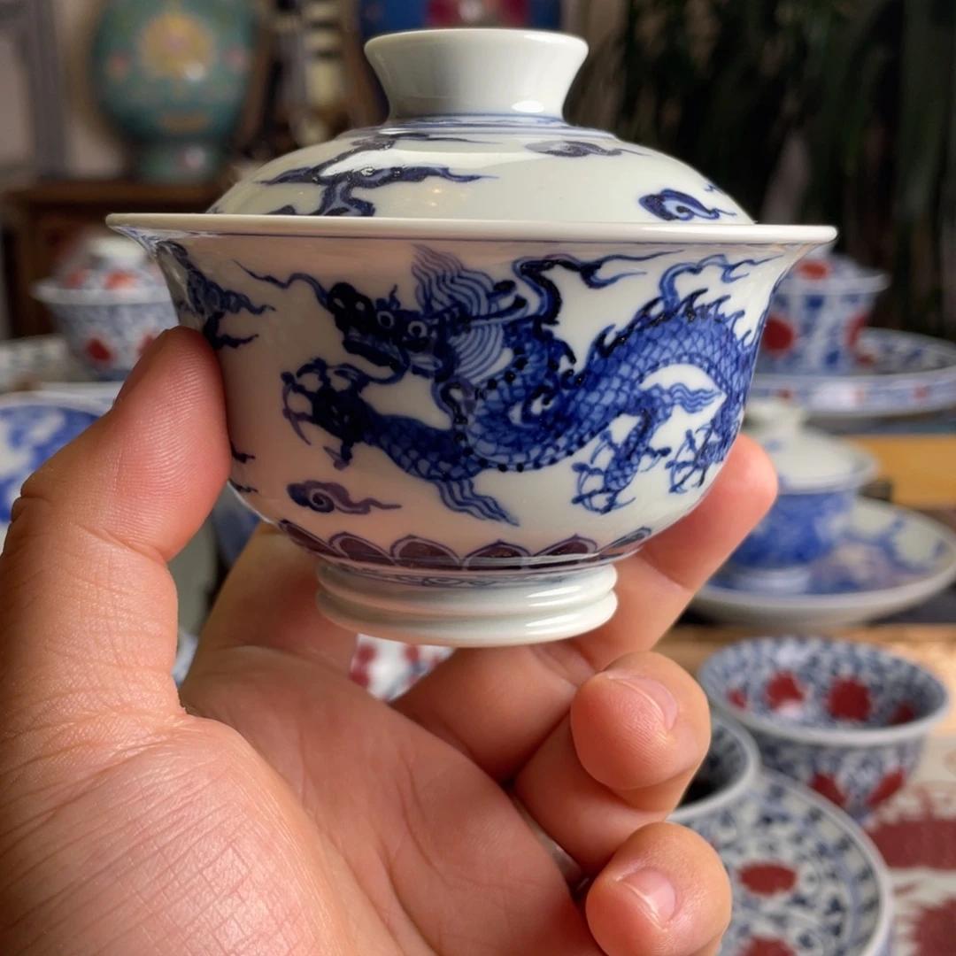 青花双龙盖碗微瑕