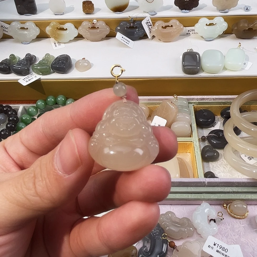 和田玉颈饰未镶嵌猪**猪