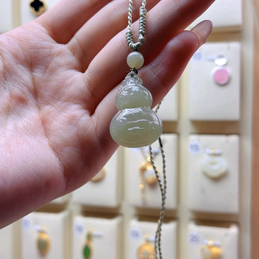 和田玉吊坠(赠链)未镶嵌夏****?