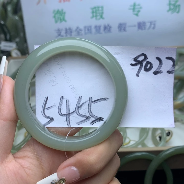 未镶嵌手镯和田玉m***。