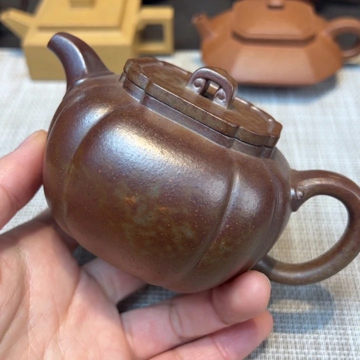 茶壶紫砂太极，容量210毫升，本绿柴烧
