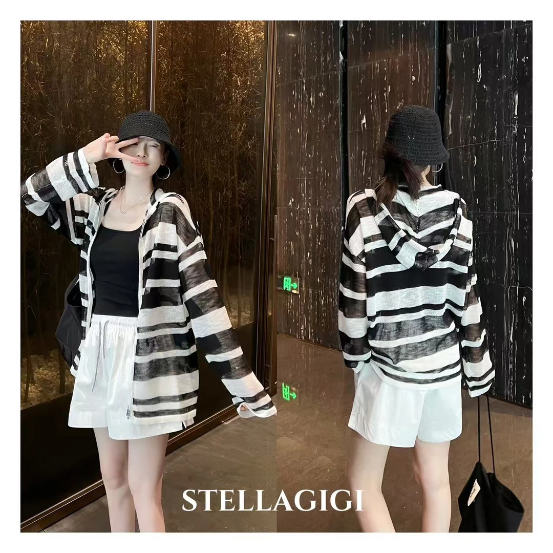 SG / 郭幂幂 SS 慵懒感 超薄款双拉链条纹连帽防晒衫T-20251544