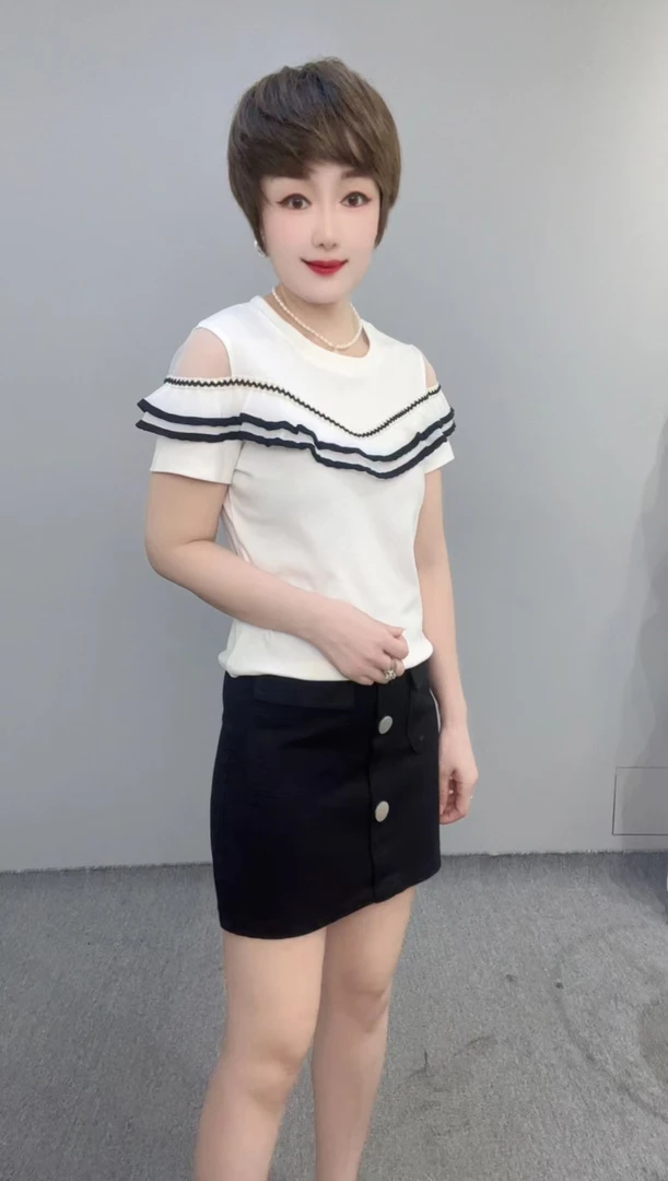 时尚洋气百搭夏季圆领拼接设计感修身显瘦上衣