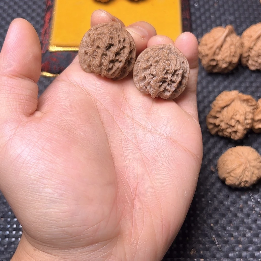 文玩核桃吊坠苹果园