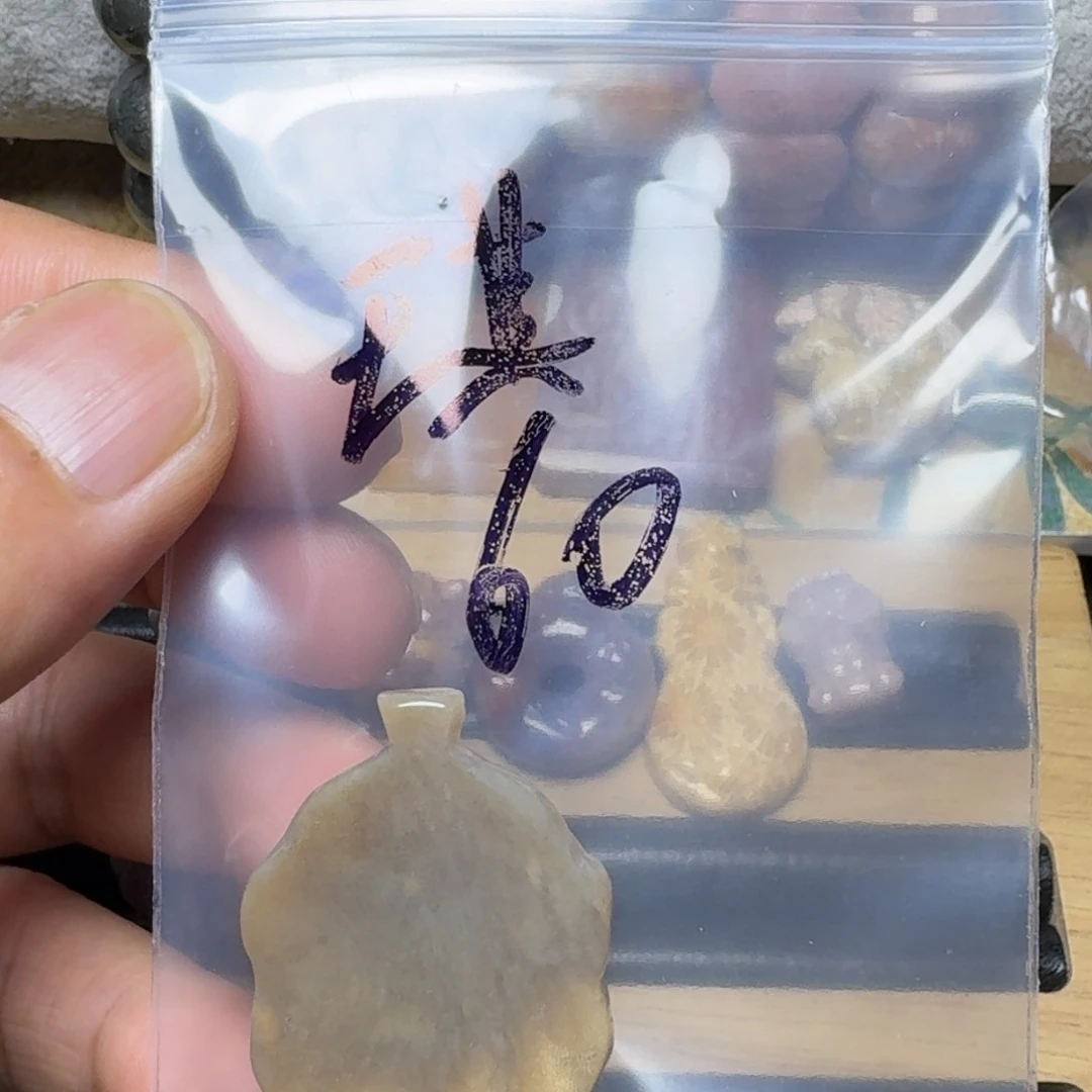 硅化玉纯天然色有机玉石保真色未镶嵌琪*虫