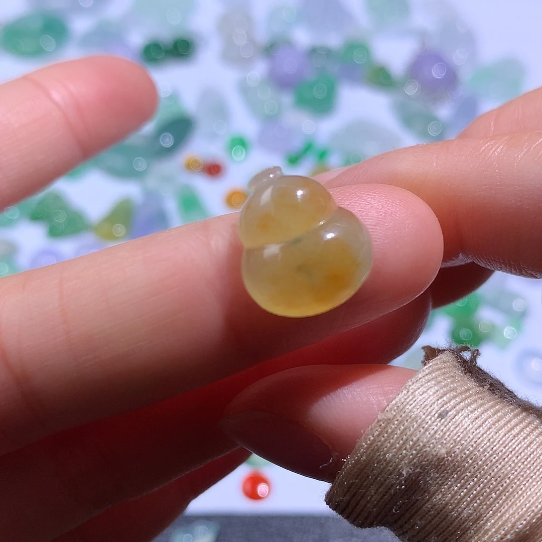 翡翠颈饰未镶嵌葫芦