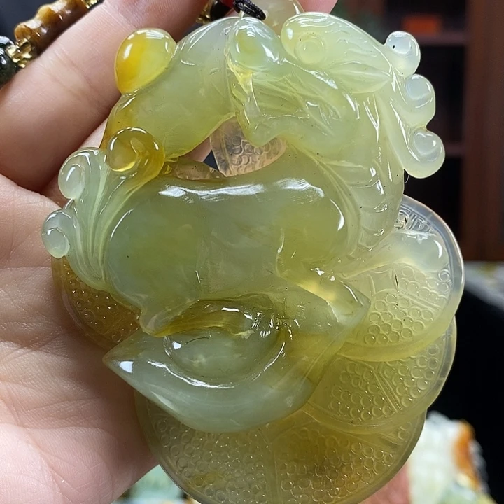 蛇纹石玉未镶嵌颈饰