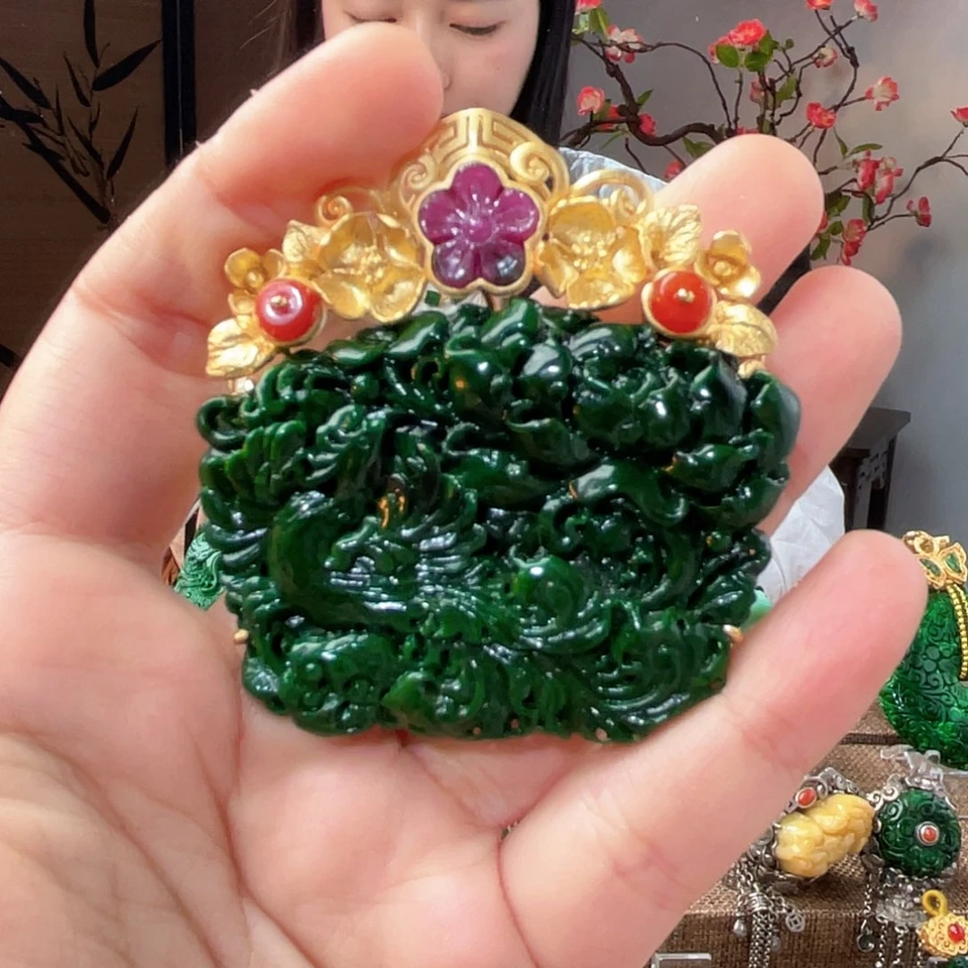 翡翠未镶嵌吊坠(赠链)