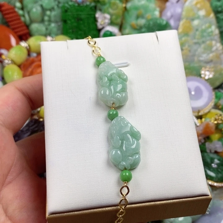 翡翠未镶嵌吊坠(赠链)