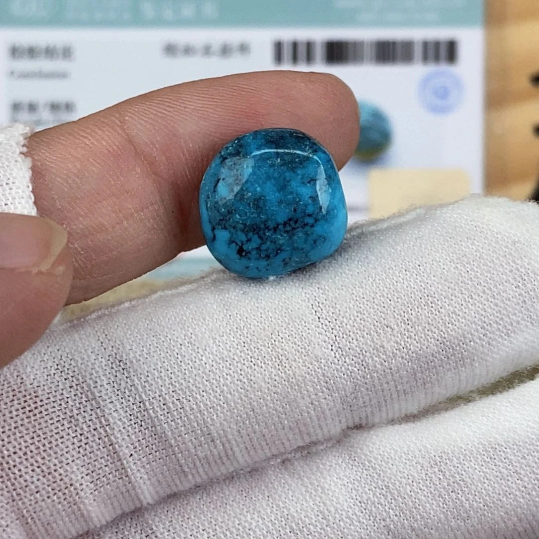妮***子未镶嵌琥珀珠宝奇石