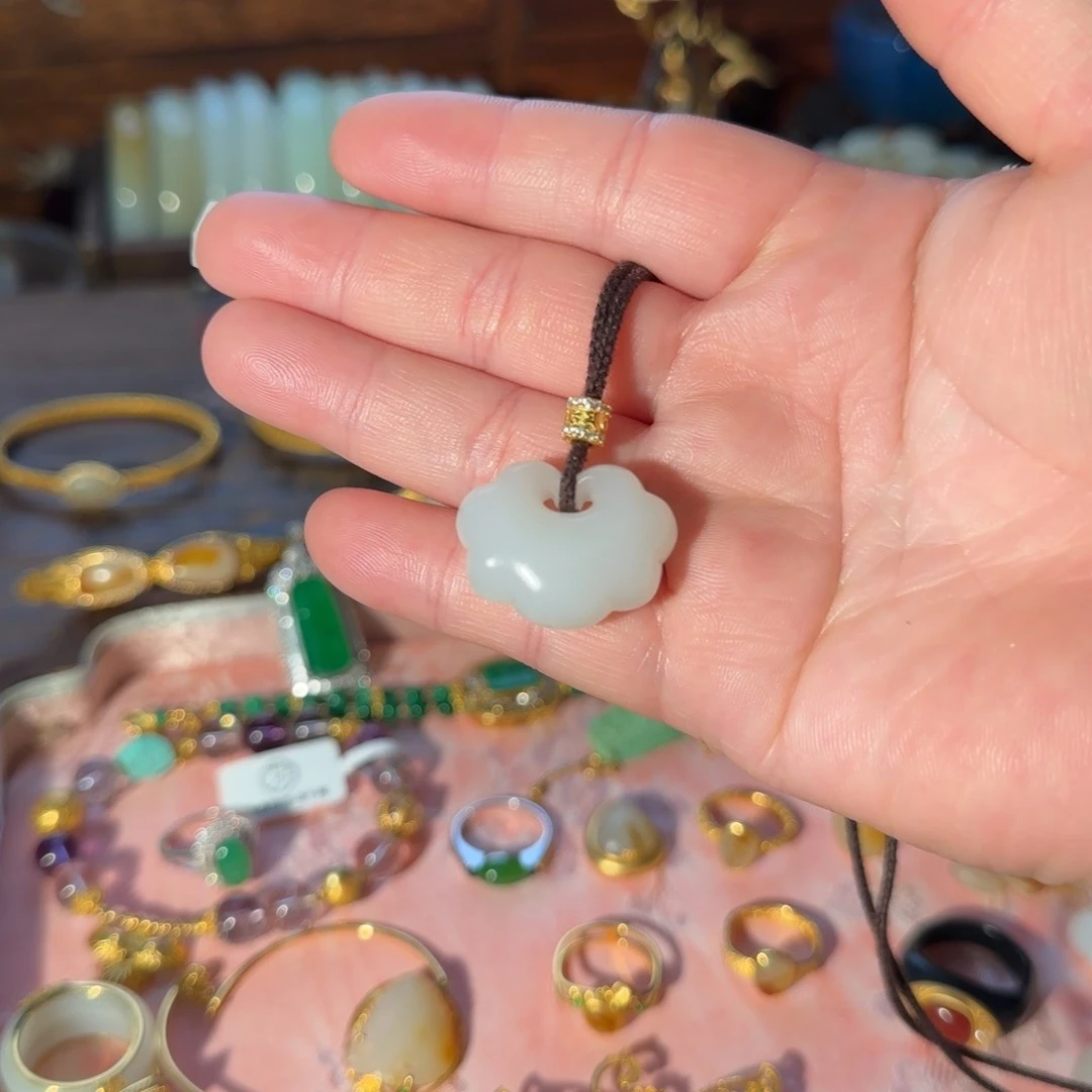 左边珠宝丨和田玉吊坠（）