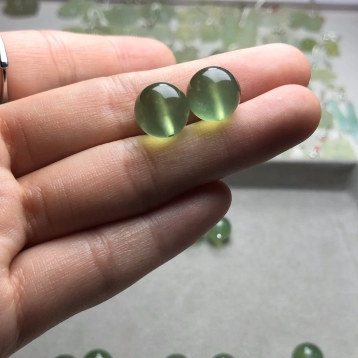 蛇纹石玉耳饰未镶嵌呆*?