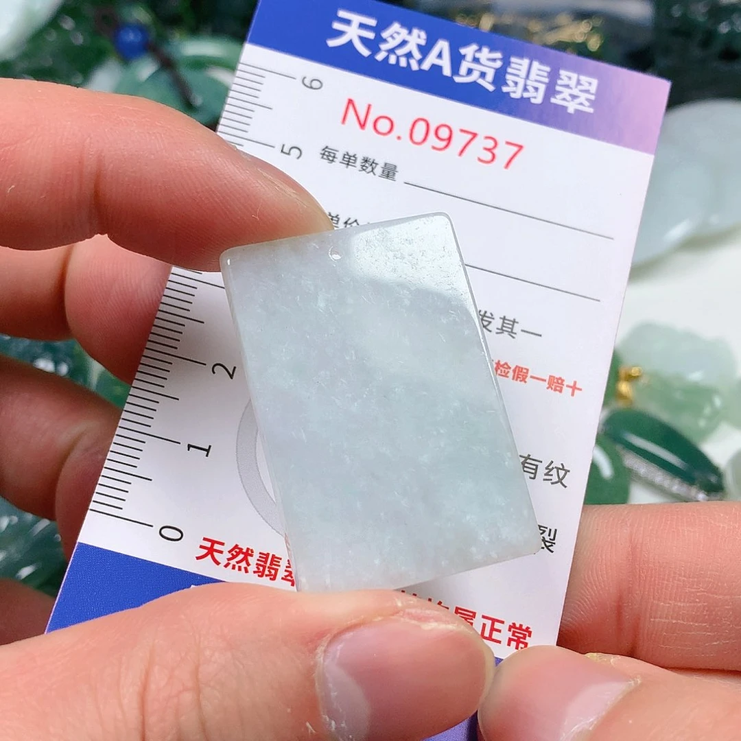 翡翠颈饰未镶嵌天然翡翠