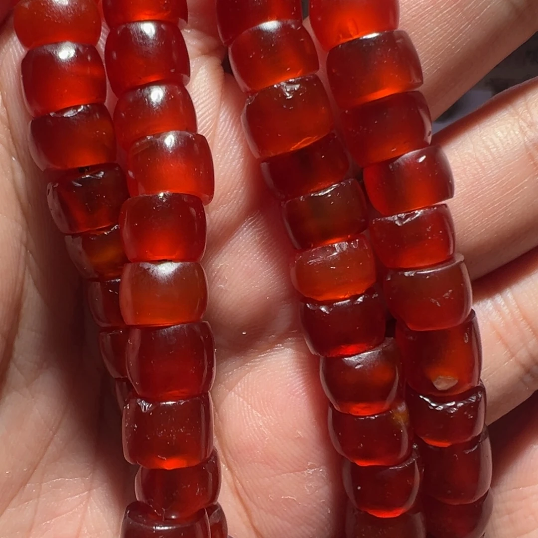 秦***瓦玛瑙/玉髓未镶嵌珠子。