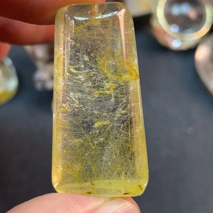 水晶颈饰未镶嵌聆*听