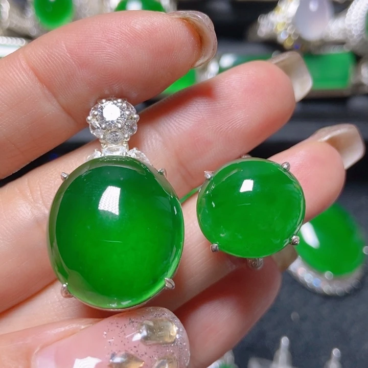 翡翠银S925镶嵌颈饰翡翠