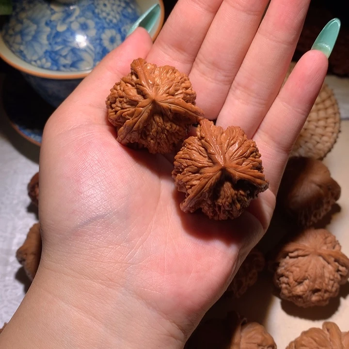 文玩核桃把件39虎头奔