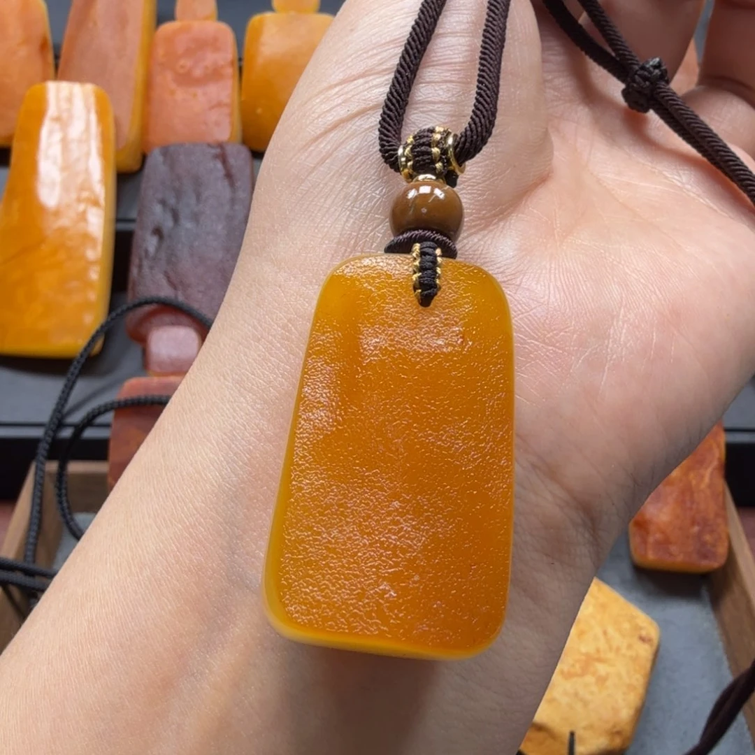 未镶嵌吊坠(赠链)琥珀