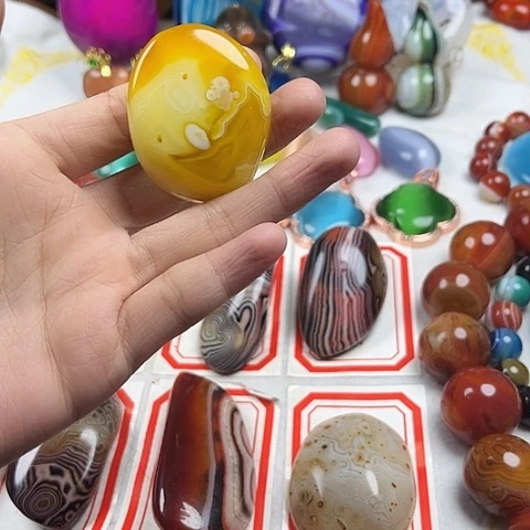 玛瑙/玉髓颈饰合金