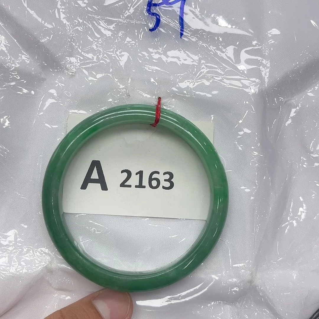 翡翠手镯未镶嵌默认瑕疵