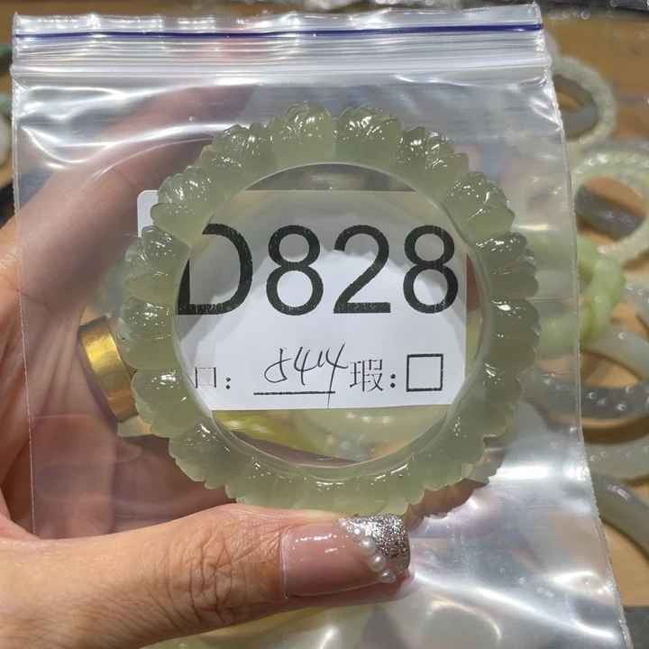 未镶嵌蛇纹石玉手镯S****?
