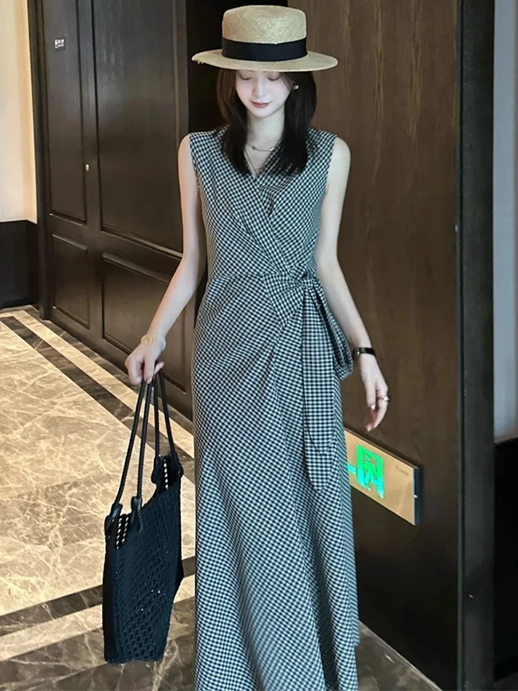 气质法式无袖格子连衣裙夏女2025新款小众设计独特绑带收腰显瘦裙