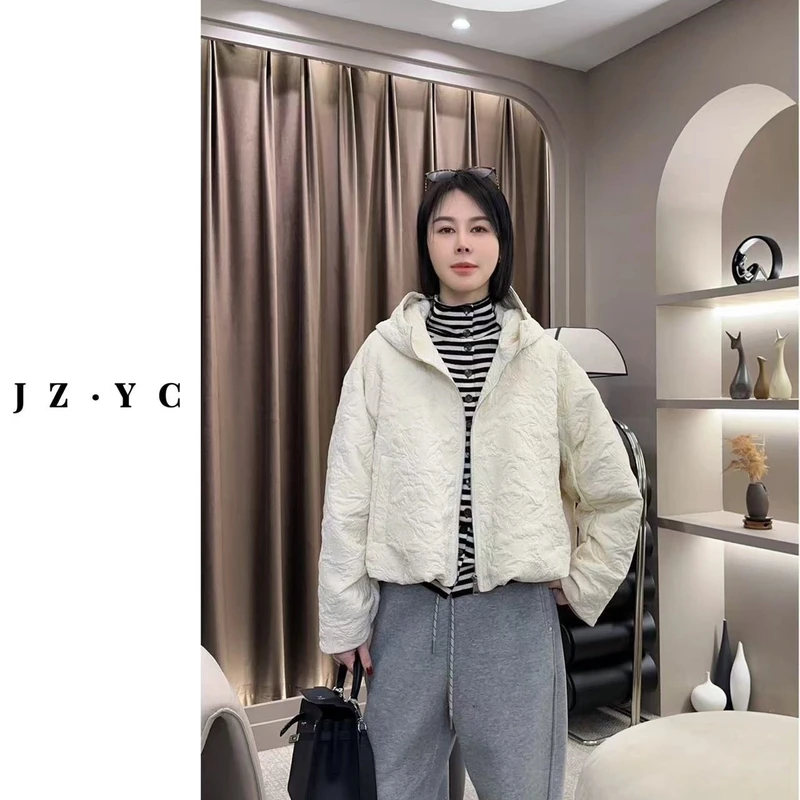 【洁子推荐】2024冬季241696新款连帽椴面提花设计款羽绒服外套JZYC