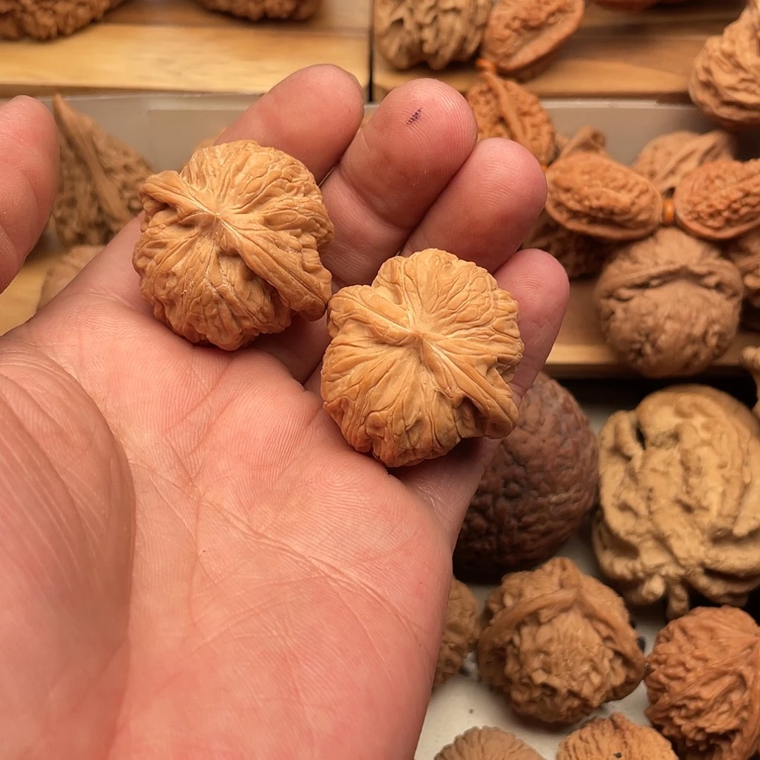 玉***文玩核桃吊坠站古