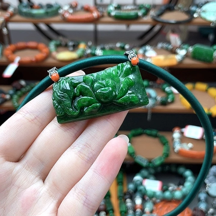 翡翠未镶嵌颈饰饰品