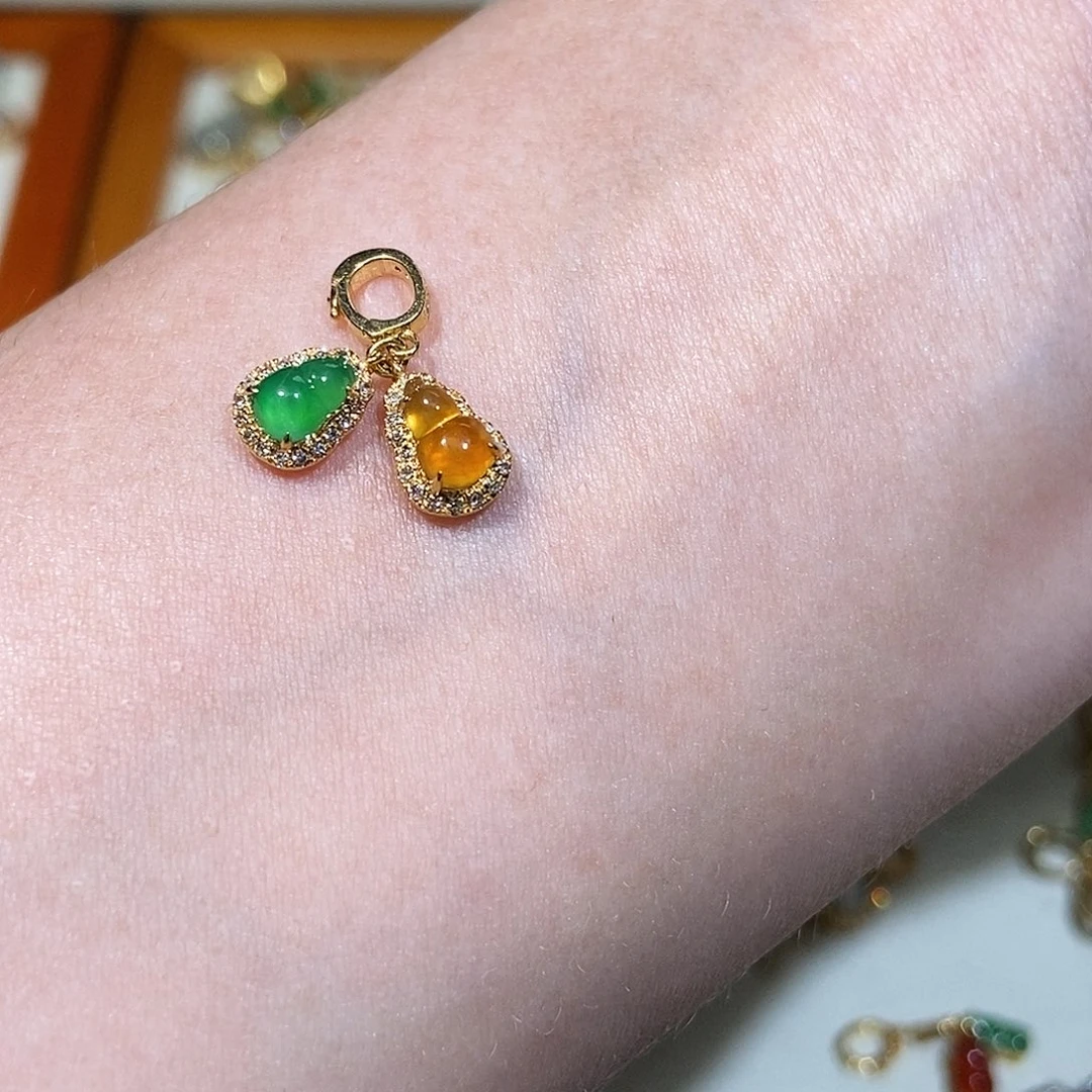 静***c翡翠18K金镶嵌颈饰1111