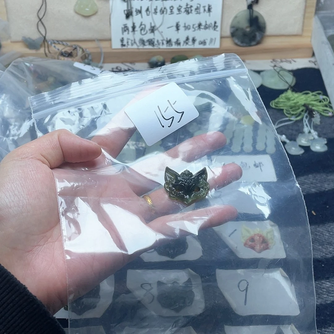 蛇纹石玉颈饰未镶嵌?*雪